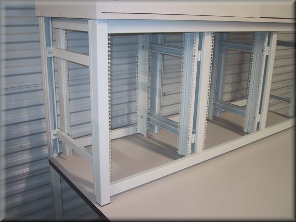 Table Model <span style="color: #800000;"><strong>ER-108P</strong></span> - Equipment Rack Workstation - Image 3