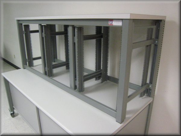 Table Model <span style="color: #800000;"><strong>ER-108P</strong></span> - Equipment Rack Workstation - Image 7