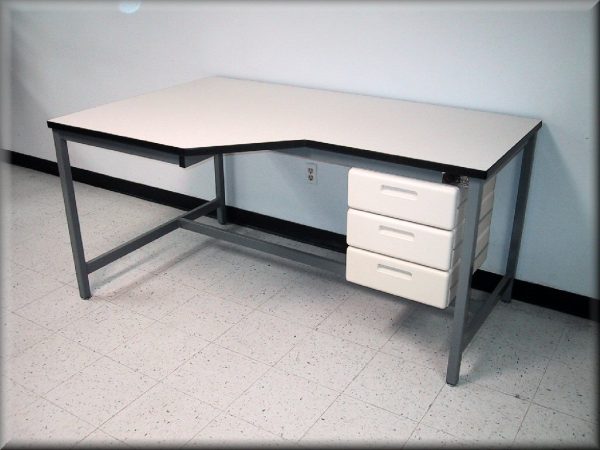 Table Model <span style="color: #800000;"><strong>LA-109P</strong></span> - L-Shaped Workbench - Flat Top - Image 3
