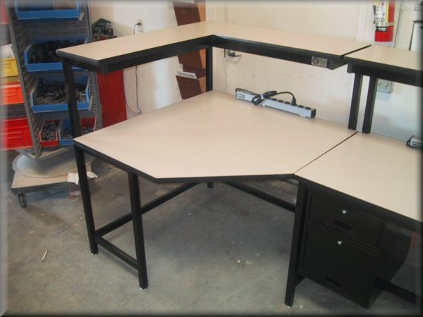 Table Model <span style="color: #800000;"><strong>F-103P-CNR</strong></span> - L-Shaped Tech Style Workbench - Image 3
