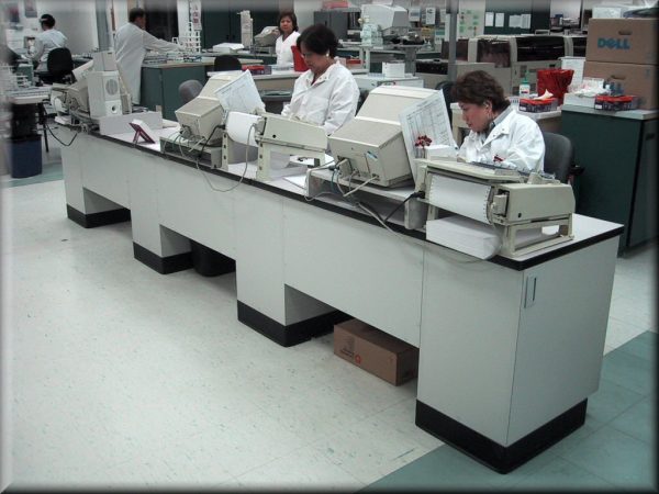 Table Model <span style="color: #800000;"><strong>PS-109P</strong></span> - Pedestal Table Style Workstation - Image 4