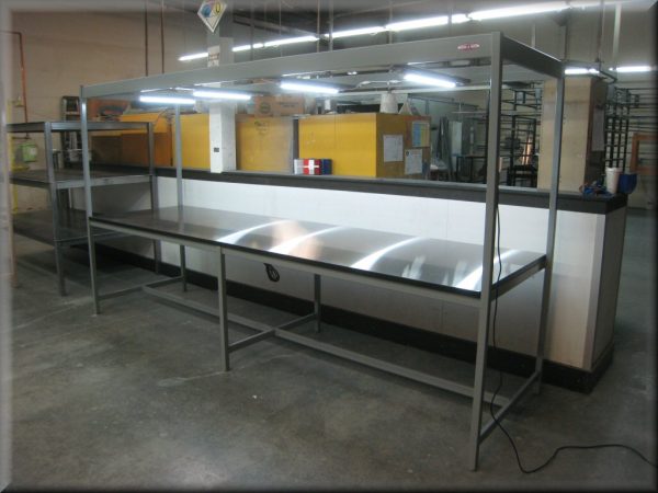 Table Model <span style="color: #800000;"><strong>H-105P</strong></span> - Large Inspection Workbench with Overhead Light / Utility Boom - Image 4