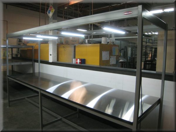 Table Model <span style="color: #800000;"><strong>H-105P</strong></span> - Large Inspection Workbench with Overhead Light / Utility Boom - Image 5