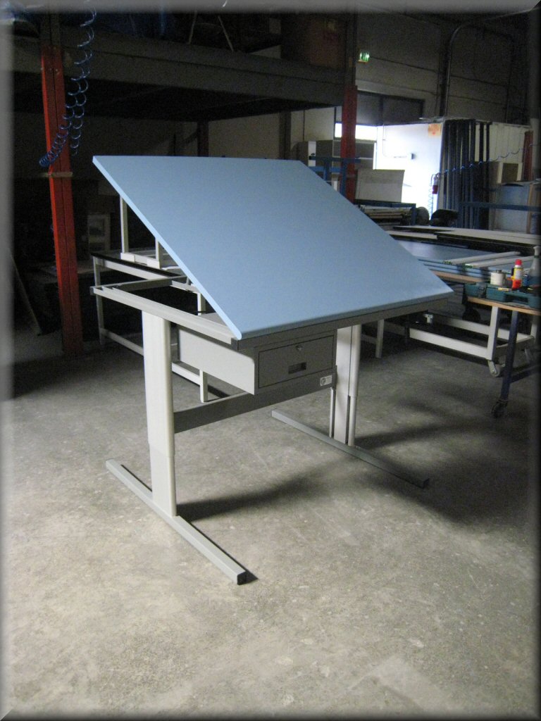 RDM - Tilt-Top Tables - Industrial &amp; Laboratory